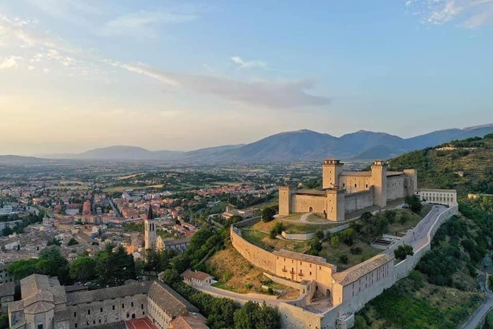 Apartament Palazzo Lauri Spoleto Zewnętrze zdjęcie