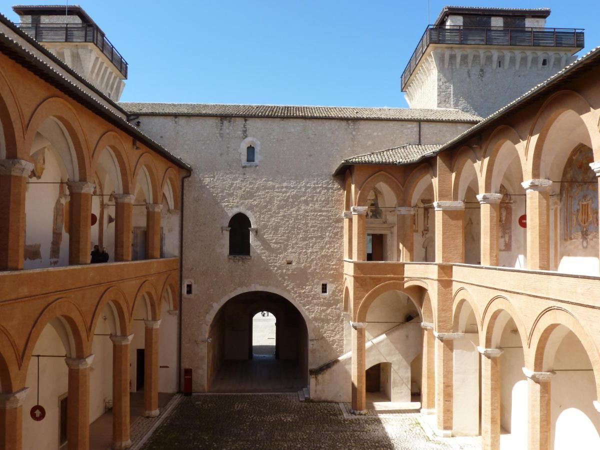 Apartament Palazzo Lauri Spoleto Zewnętrze zdjęcie
